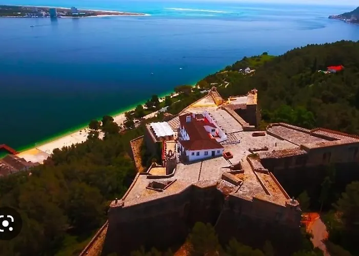 Rphouse 3 Setubal * Setubal
